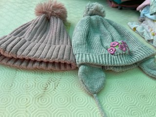 2 Gorros de Bebé (Rosa e Cinza)