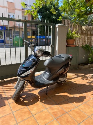 Piaggio Zip negra