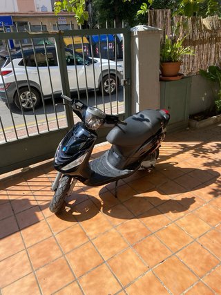 Piaggio Zip negra