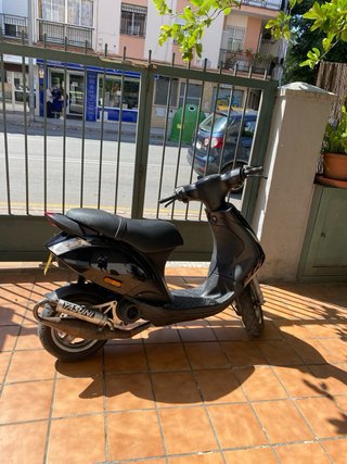 Piaggio Zip negra