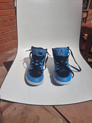 Zapatillas Nike Air Jordan Negras y Azules