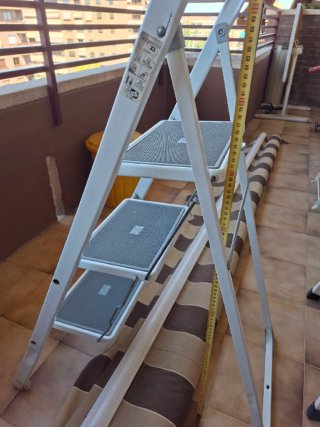 Escalera 3 peldaños plegable