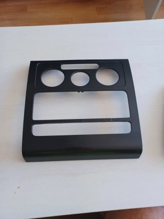 Embellecedor radio para WV TOURAN del 2003