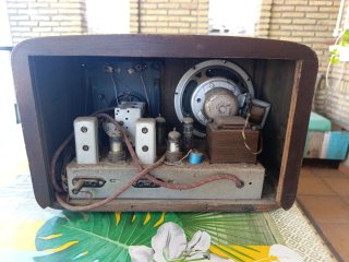 Radio Antigua Lorla Marrón y Dorado