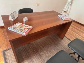 Mesa de oficina de madera