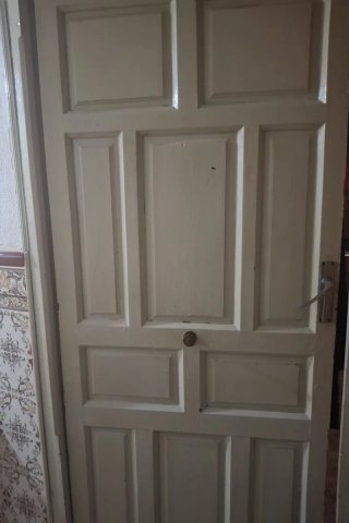 Lote de 3 puertas  madera maciza de casa antigua.
