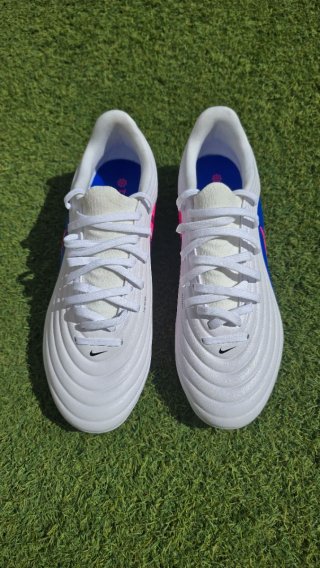 Botas Nike Tiempo Maestro Academy FG/MG Talla 42 B