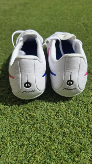 Botas Nike Tiempo Maestro Academy FG/MG Talla 42 B