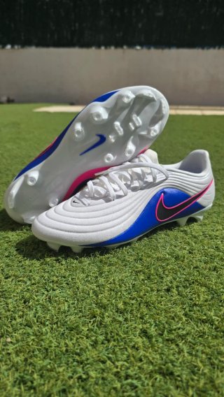 Botas Nike Tiempo Maestro Academy FG/MG Talla 42 B