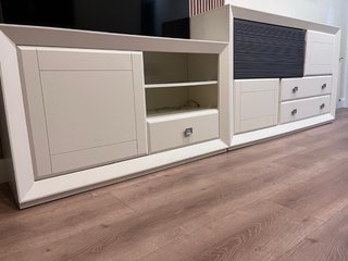 Mueble de comedor blanco y gris