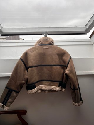 Cazadora Zara efecto piel con borreguito