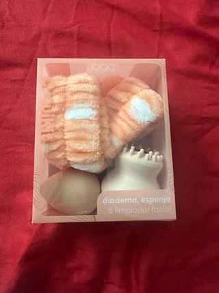 Diadema, esponja y limpiador facial