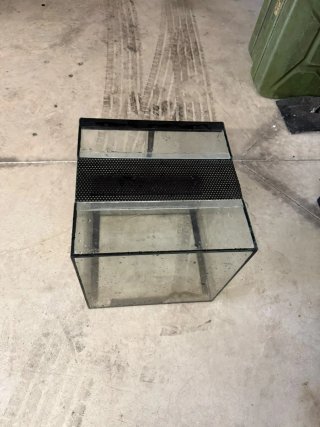 Terrario de cristal negro y transparente