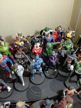 Collezione di 50 figure DC Comics in piombo + libri