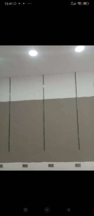 Percheros, ganchos, estanterías de ropa...
