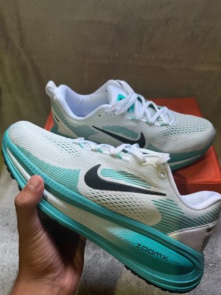 Nike Vomero 18 Talla 42 Nuevas Caja