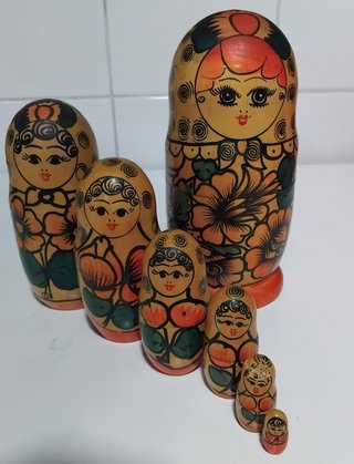 Set completo di 7 bambole russe matrioske