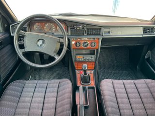 Mercedes-Benz 190E 190 E 2.3