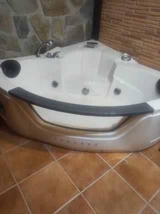 Jacuzzi spa hidromasaje blanco