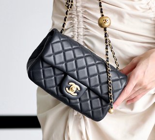 Chanel Negro Bola de Oro