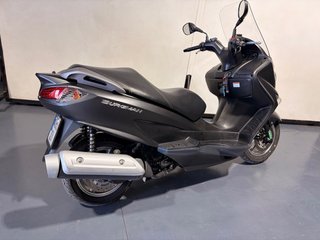 Suzuki Burgman 125 gris impecable