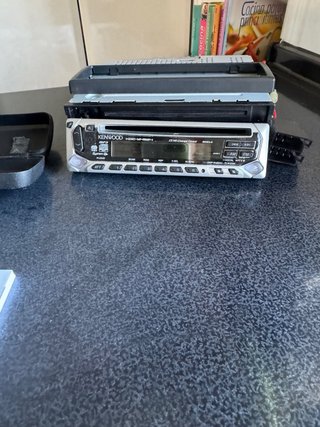 Reproductor CD y receptor de FM/AM para coche