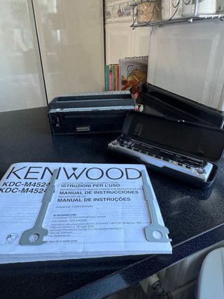 Reproductor CD y receptor de FM/AM para coche