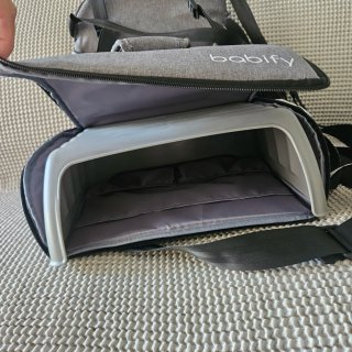 Trona portátil Babify con almacenaje