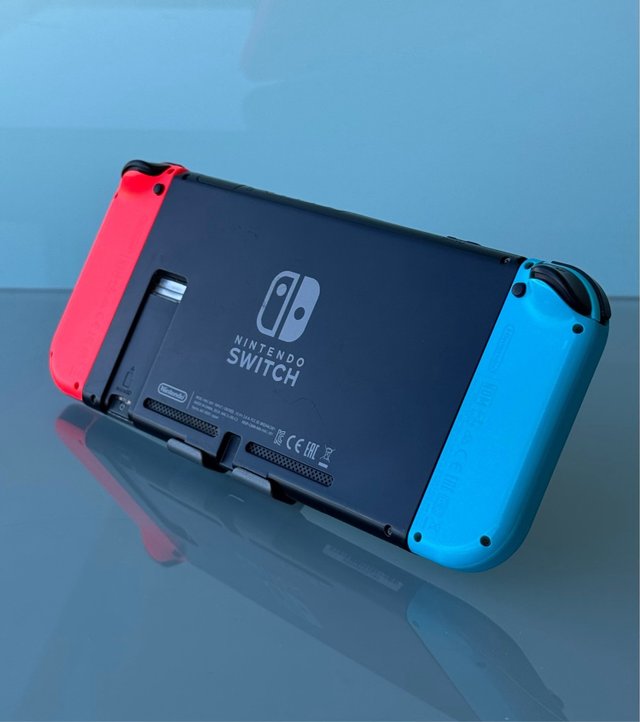 Consola Nintendo Switch + Accesorios + 2 Fundas