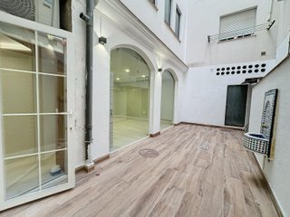 OFICINA EN ALQUILER EN EL CENTRO DE ESTEPONA.