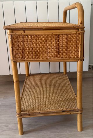 Mesita auxiliar bambú y ratán vintage cajón