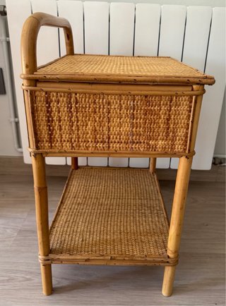 Mesita auxiliar bambú y ratán vintage cajón