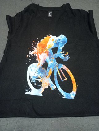 Camiseta dibujo en acuarela de ciclista.