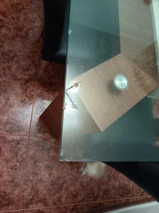 Mesa de cristal y madera