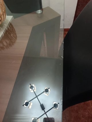 Mesa de cristal y madera