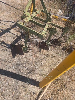 Arado vertedero 3 cuerpos