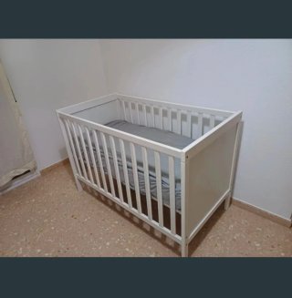 Cuna blanca para bebé