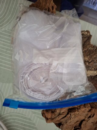 Troncos y piedra para terrario