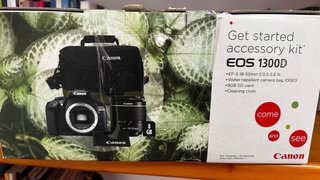 Canon EOS 1300D + objetivo 18-55mm + bolsa y acces