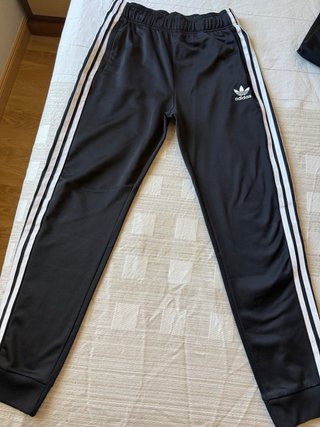 Chandal Adidas Originals negro. Talla 13-14