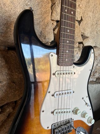 Guitarra Eléctrica Squier Stratocaster by Fender