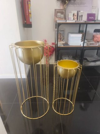 Juego de 2 maceteros dorados de metal
