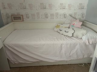 Cama Diván Blanca con Accesorios
