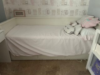 Cama Diván Blanca con Accesorios