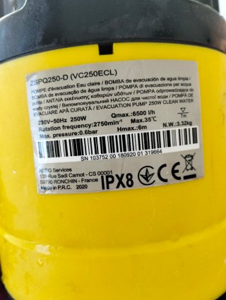Bomba de agua sumergible amarilla entrego en mano