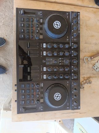 Controlador DJ Traktor Kontrol S4 MK1