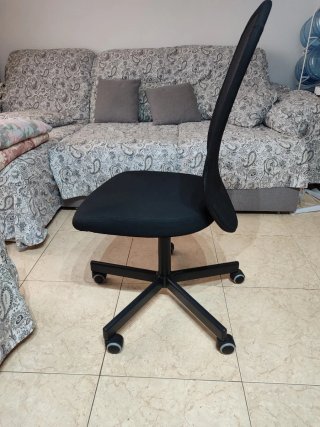 Silla de oficina ergonómica negra