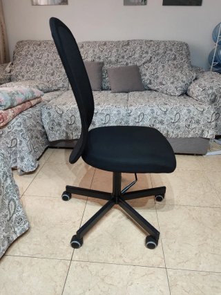 Silla de oficina ergonómica negra