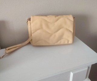 Bolso amarillo acolchado Primark