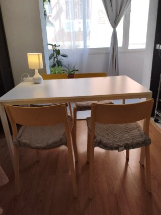 Mesa y 4 Sillas Comedor IKEA